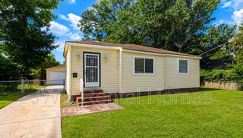 3312 Seville St W Photo 1