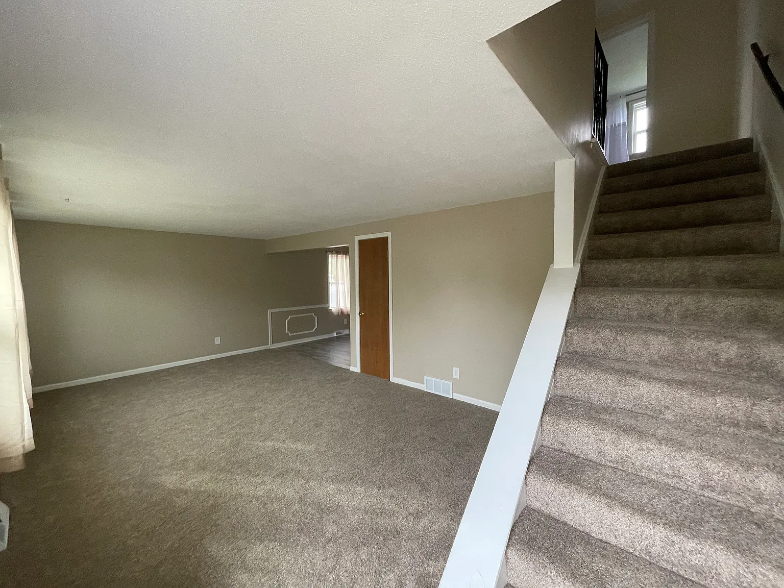 3 bed, 1.5 bath, 1200 sqft, $2,450 — Photo 4