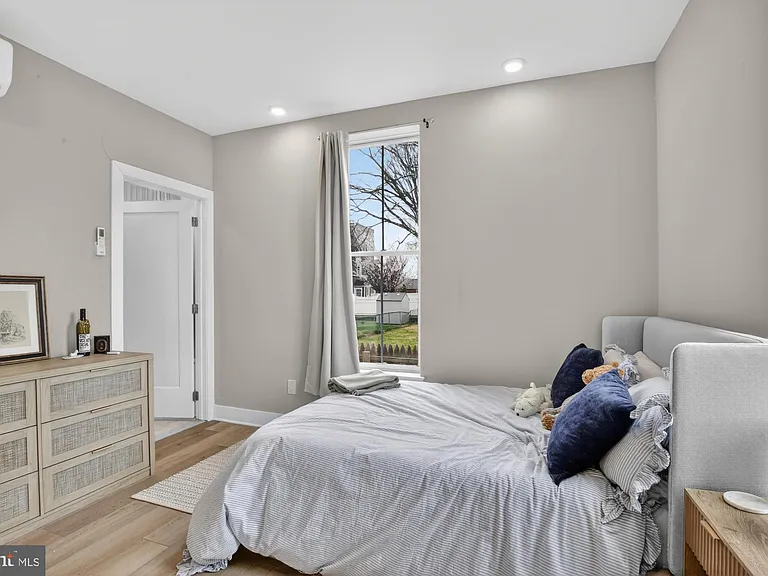6712 Ridge Ave #203 — Photo 9