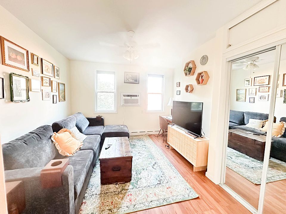 1st image of 117 Jewel St #2L