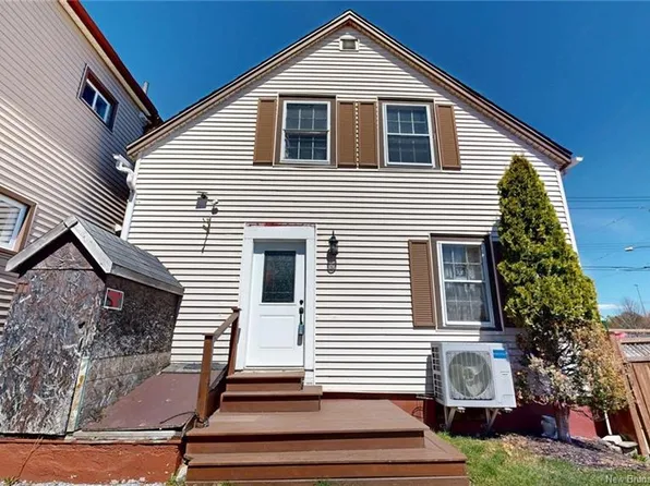 83 Guilford St, Saint John, NB E2M 1V5