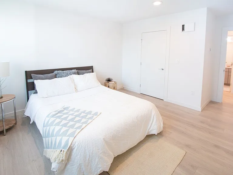 Edric Apartments — Photo 25