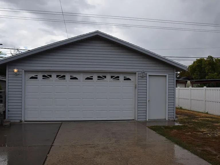 864 E Bryan Ave — Photo 8