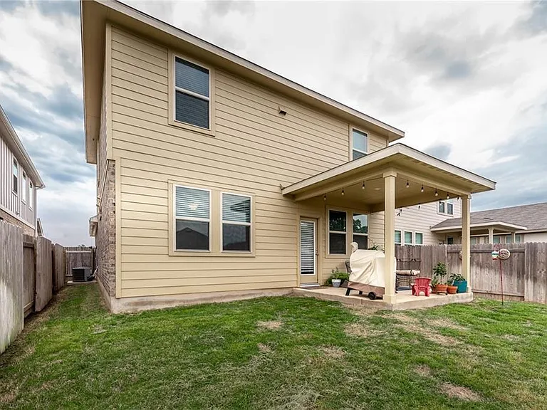 200 Canis St — Photo 16