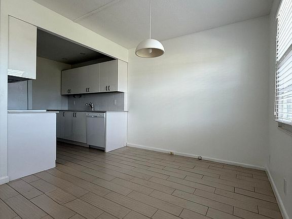 4th image of 4085 Cornwall E