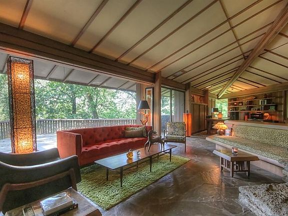 3rd image of 1029 Creekside Ln