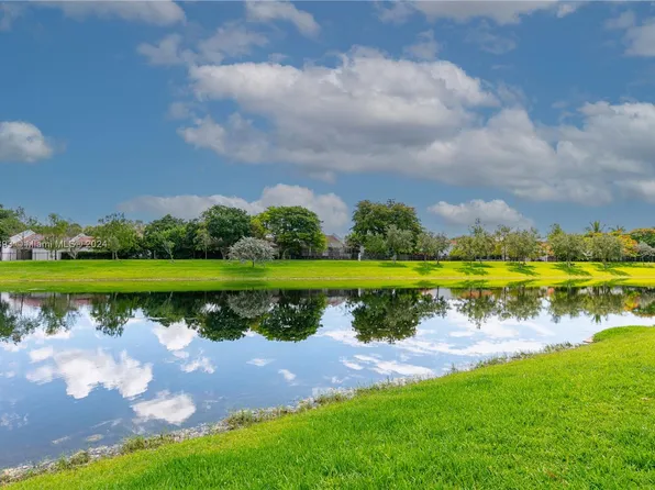 349 NE 194th Ln, Miami, FL 33179