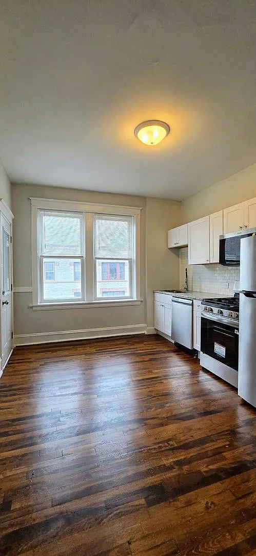 New rehab in Ukrainian Village — Photo 4