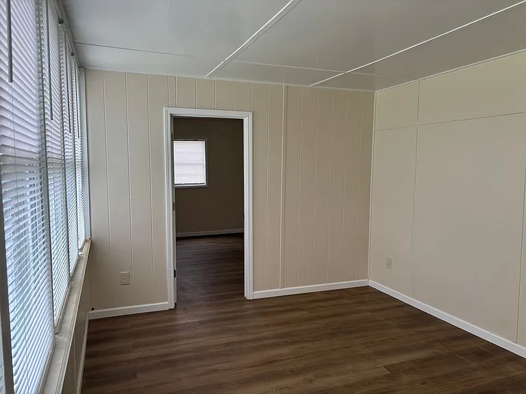 212 Astran Dr — Photo 3