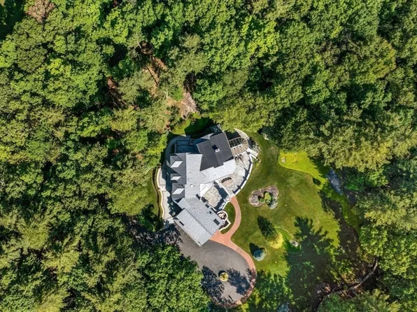 32-70 Lazell St, Hingham, MA 02043