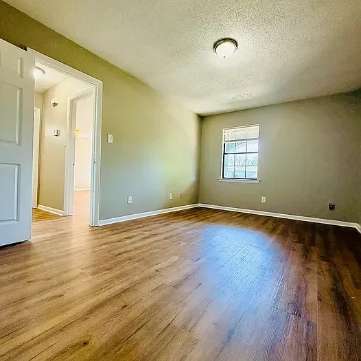 1 bed, 800 sqft, $1,300 — Photo 4