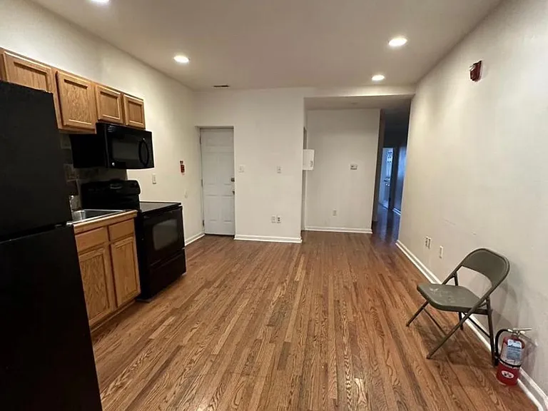1724 W Diamond St #1 — Photo 3