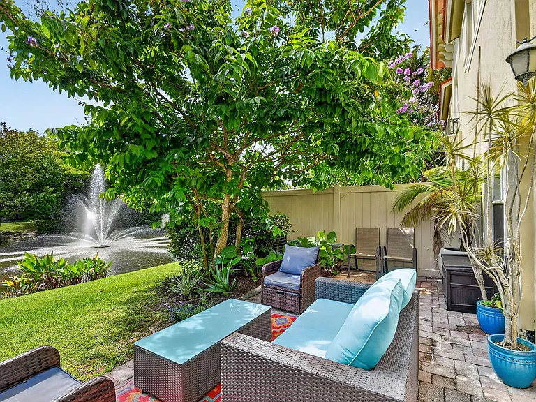 112 Monterey Bay Dr — Photo 10