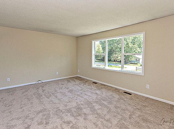 3rd image of 4906 W Shore Dr
