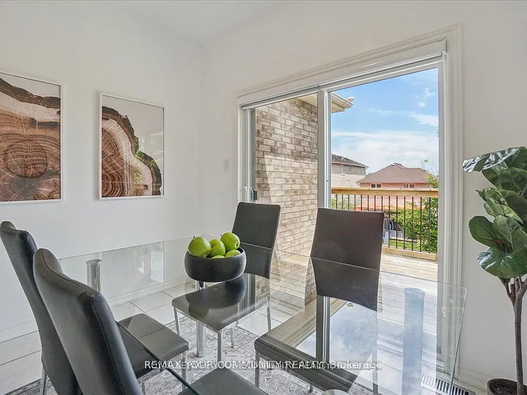 2172 Dawson Cres — Photo 18