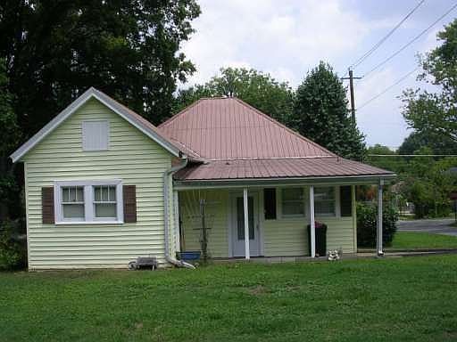 2nd image of 102 Summit St