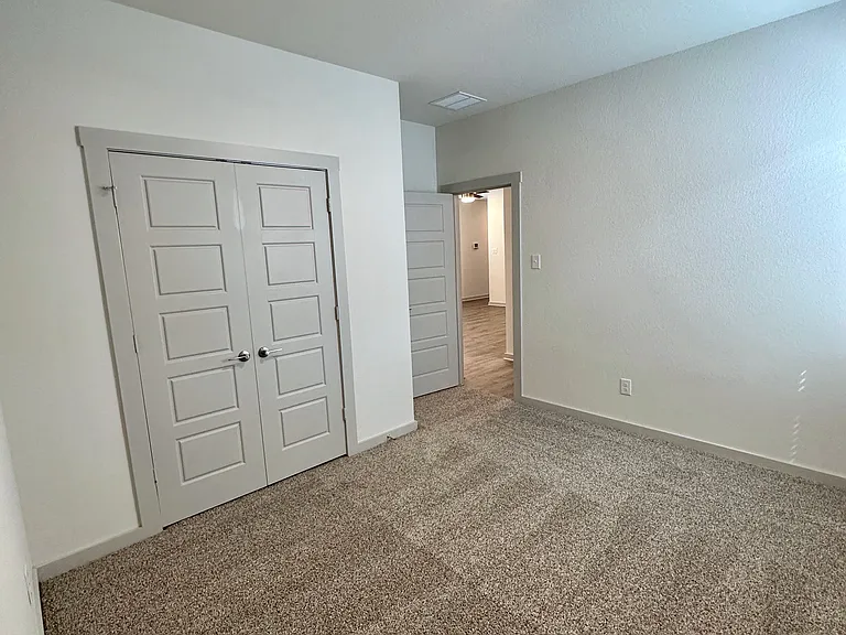 325 Wilshire Rd — Photo 25