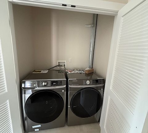 5th image of 6518 Longridge Ave