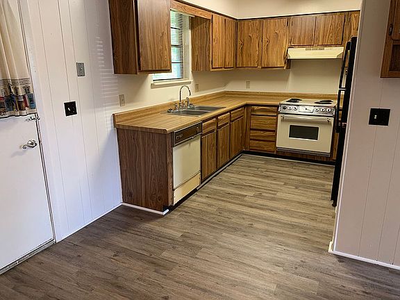 5th image of 141 SE Plant St #101