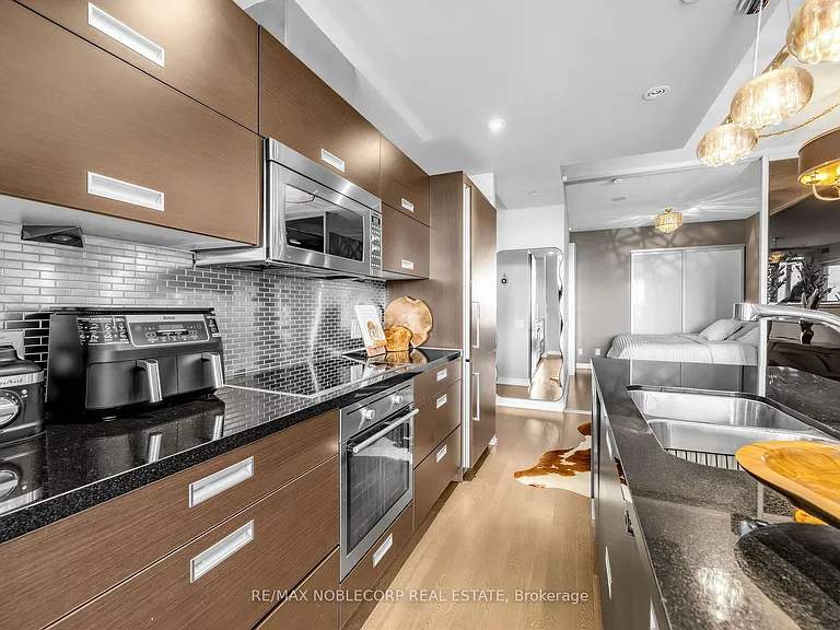 88 Park Lawn Rd #2212 — Photo 5