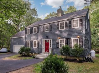 37 Barberry Ln, Woodbridge, CT 06525