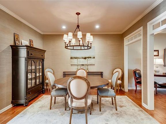 4th image of 2538 Oakwood Way SE