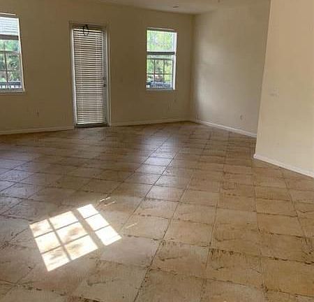 3rd image of 221 Greenwich Cir APT 200