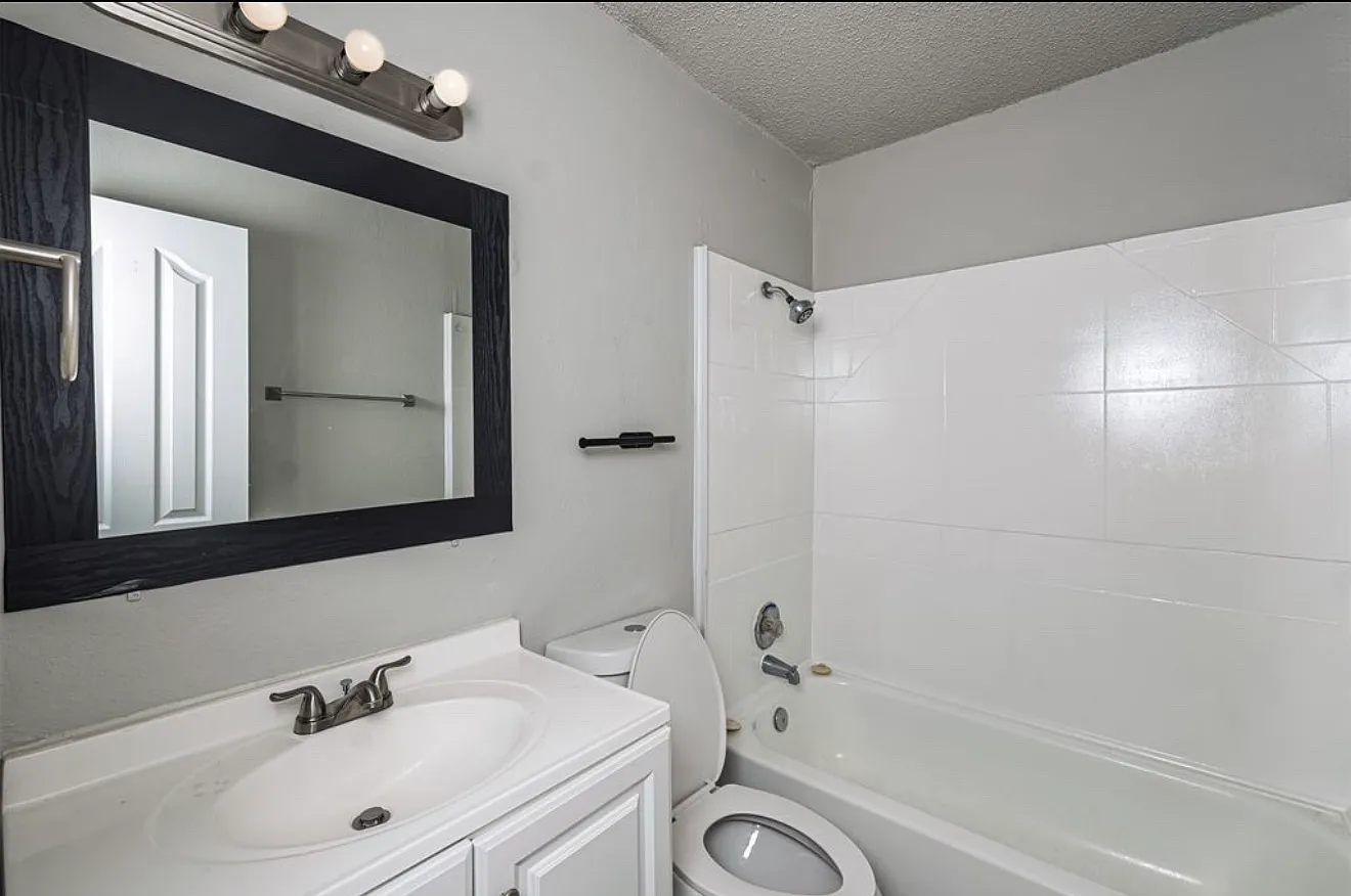 2 bed, 950 sqft, $1,150 — Photo 3