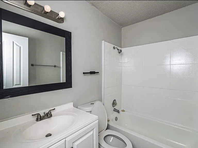 4953 Miller Ave — Photo 2