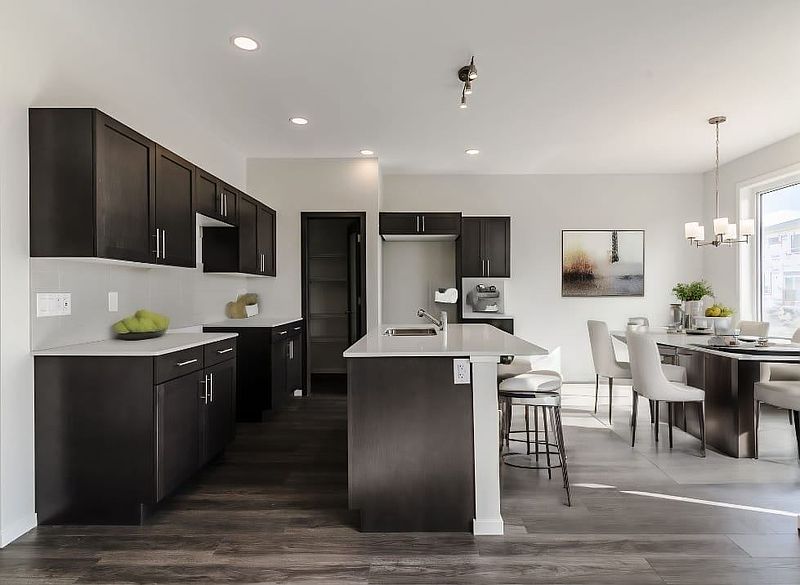 Winnipeg House for rent - 5 Bedrooms — photo 3