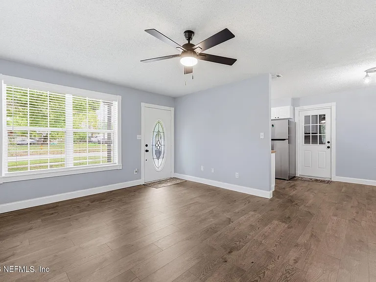 1712 Dibble Cir W — Photo 18