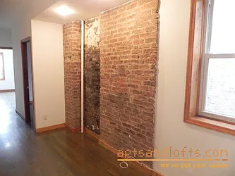 Rented by aptsandlofts.com