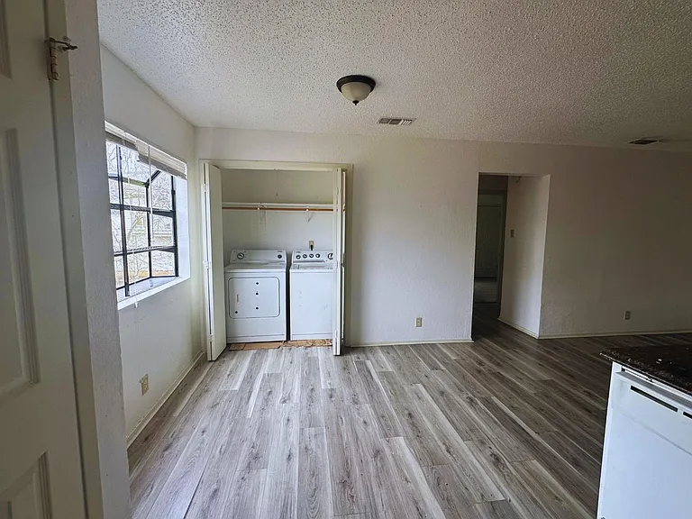 2202 Tabor Ct #C — Photo 7