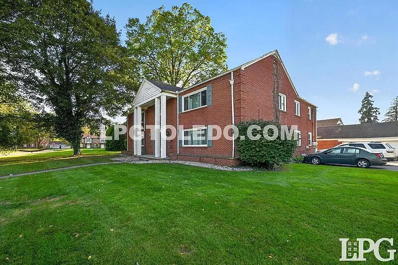 3 bed, 2.0 bath, 1492 sqft, $2,800 — Photo 3