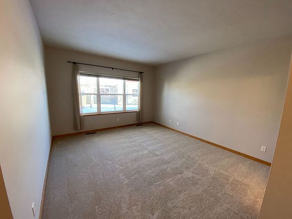 5th image of 462 Stillwater Creek Dr