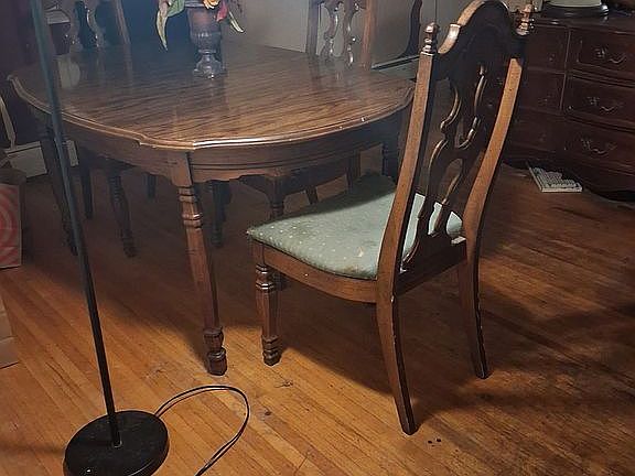 4th image of 2440 Forest Ave