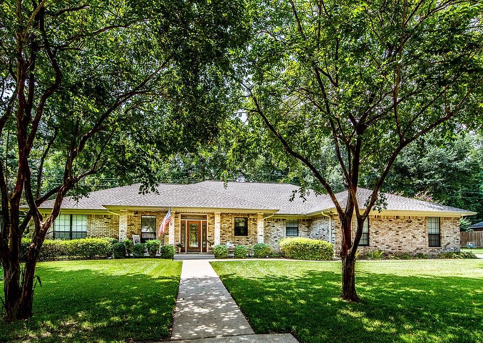 1st image of 211 Broadmoor Dr
