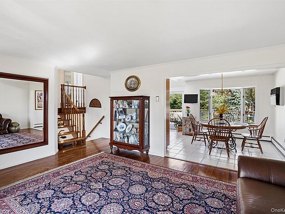 3rd image of 48 Roxbury Drive