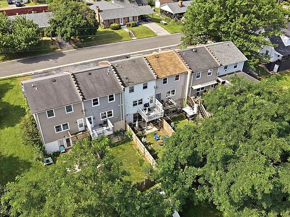 3rd image of 132 Scott St