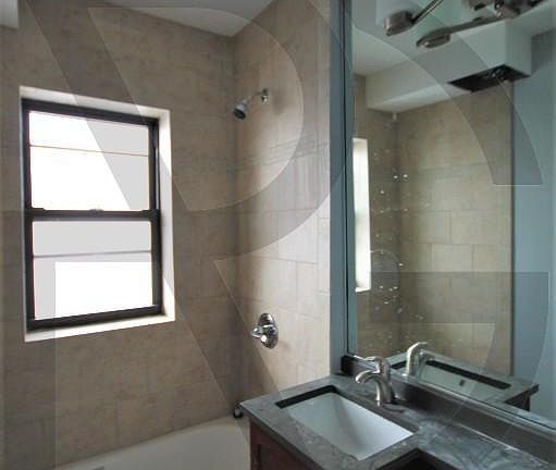 3rd image of 550 W Arlington Pl #550606