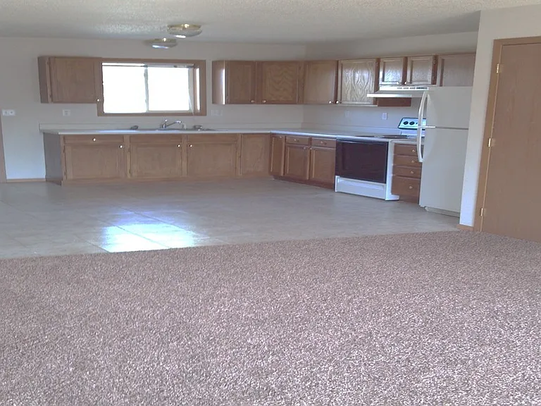 605 - 606 E Spruce Court — Photo 9