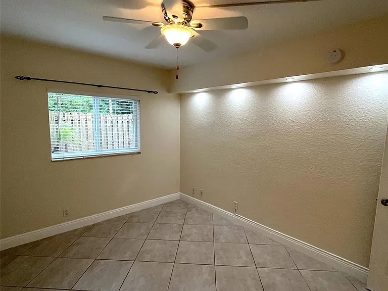 1460 NE 18th St #104 — Photo 50