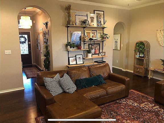 5th image of 3917 Caroline Ln