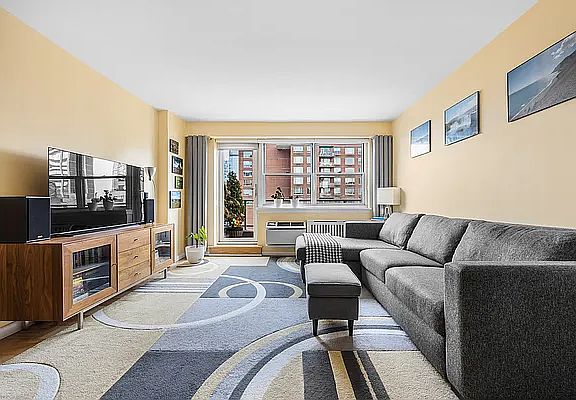 2nd image of 300 E 71st St APT 18R