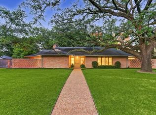 415 Brown Saddle St, Houston, TX 77057