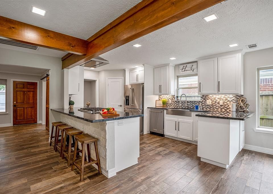 Welcome to 19730 Glenfinch Ln a STUNNING 2-story home tucked away in the well established community of Bridgestone West.