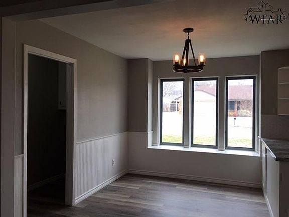 4th image of 1008 Sugarbush Ln