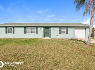 1067 SE Lansdowne Ave, Port Saint Lucie, FL 34983
