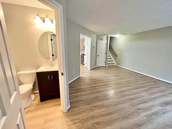 3rd image of 40 Amberstone Ct APT J