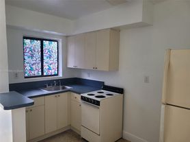 154 W 26th St, Hialeah, FL